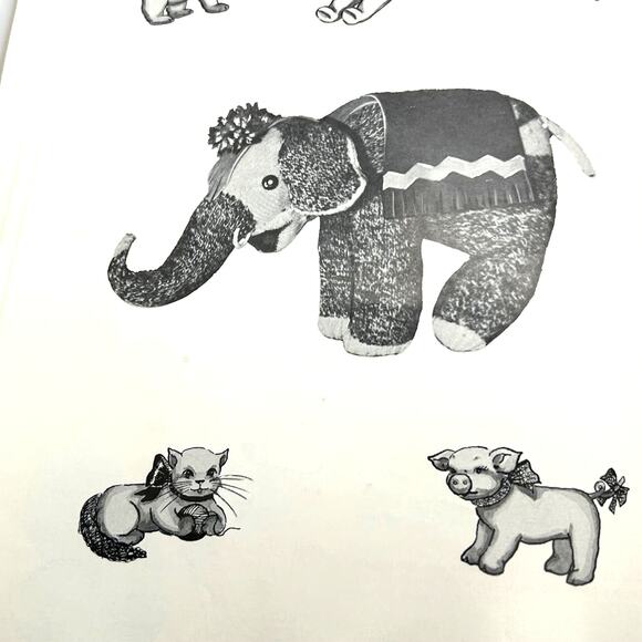 Vintage 1967 "How To Make Sock Toys" Booklet Over 50 Toys To Make 48 Pages - Picture 5 of 8